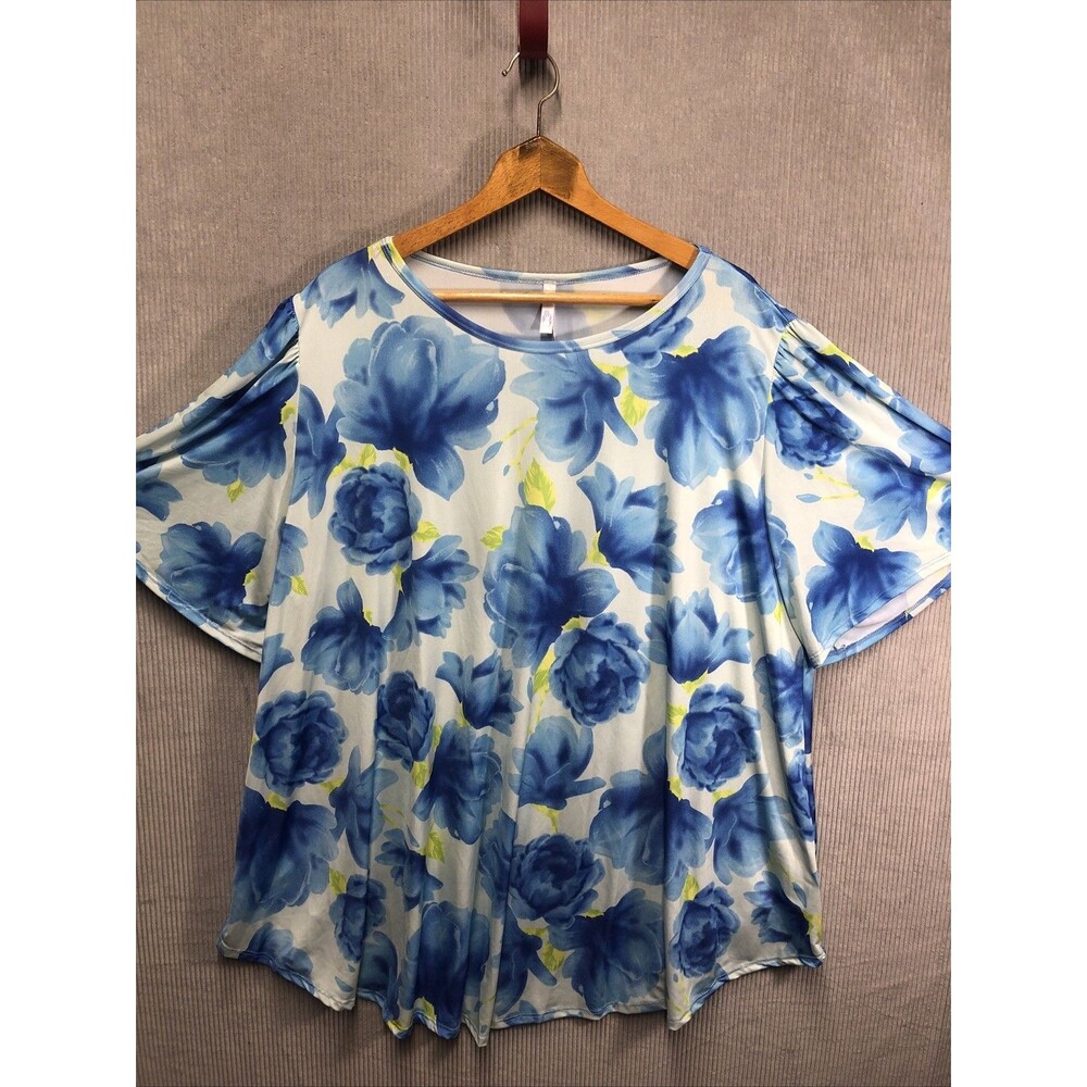Curvy Lovey Top Size 4XL White Blue Floral Short Sleeve Flowy NWOT